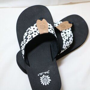 Yellow Box Black & White Flip Flops size 8